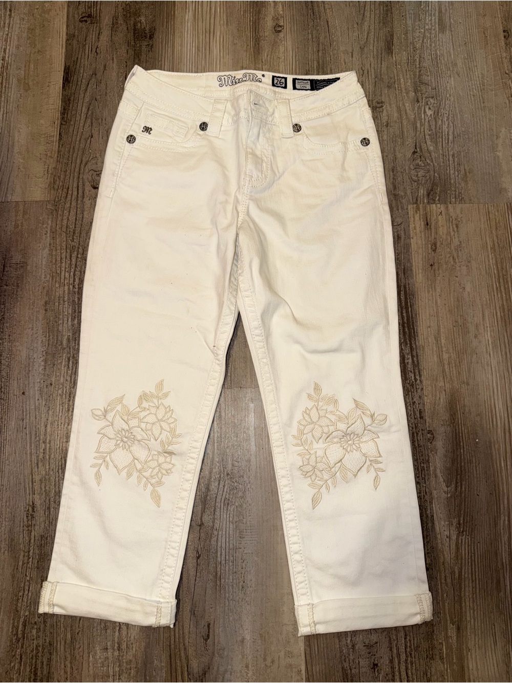 Miss Me White Low Rise Cropped Capri Jeans with Floral Embroidery-26